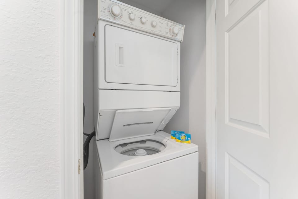 Sunset Penthouse 2 Bedroom Condo by RedAwning Apartment in Hollister
