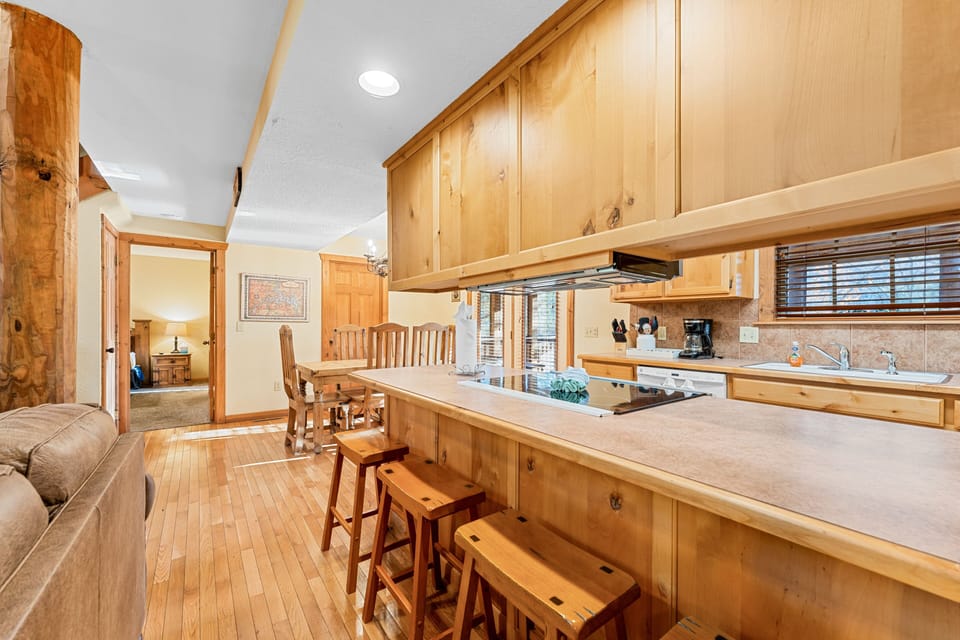 Cottage, 4 Bedrooms | Private kitchen | Full-size fridge, microwave, oven, dishwasher