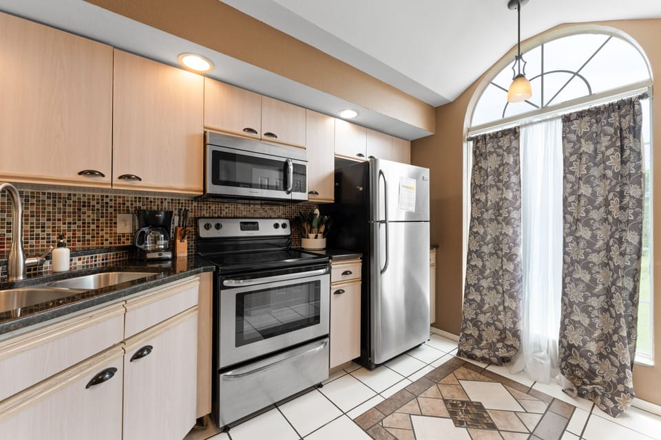 Condo, 2 Bedrooms | Private kitchen | Full-size fridge, microwave, oven, stovetop