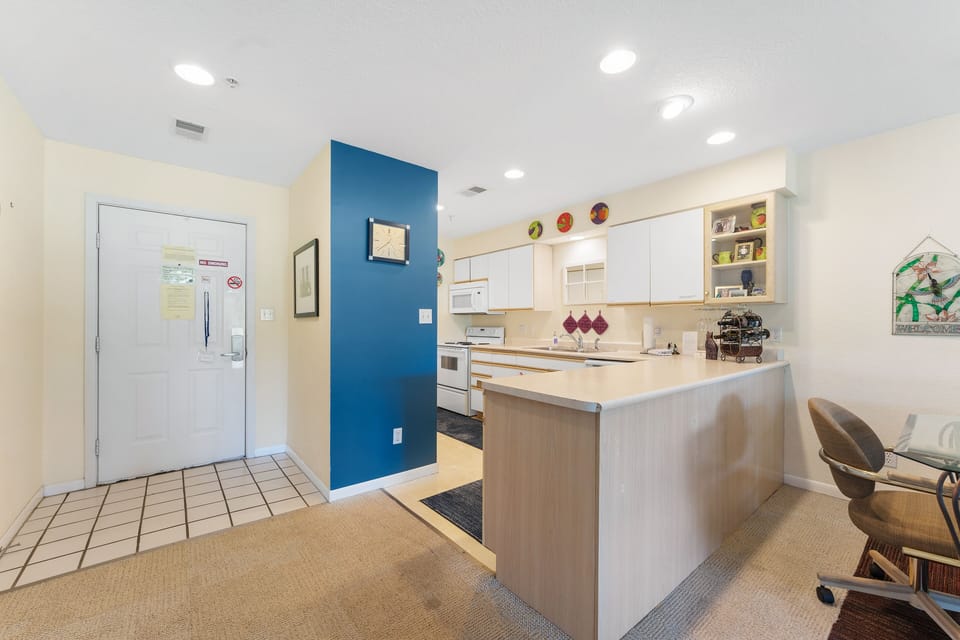 Condo, 2 Bedrooms | Private kitchen | Fridge, microwave, oven, stovetop