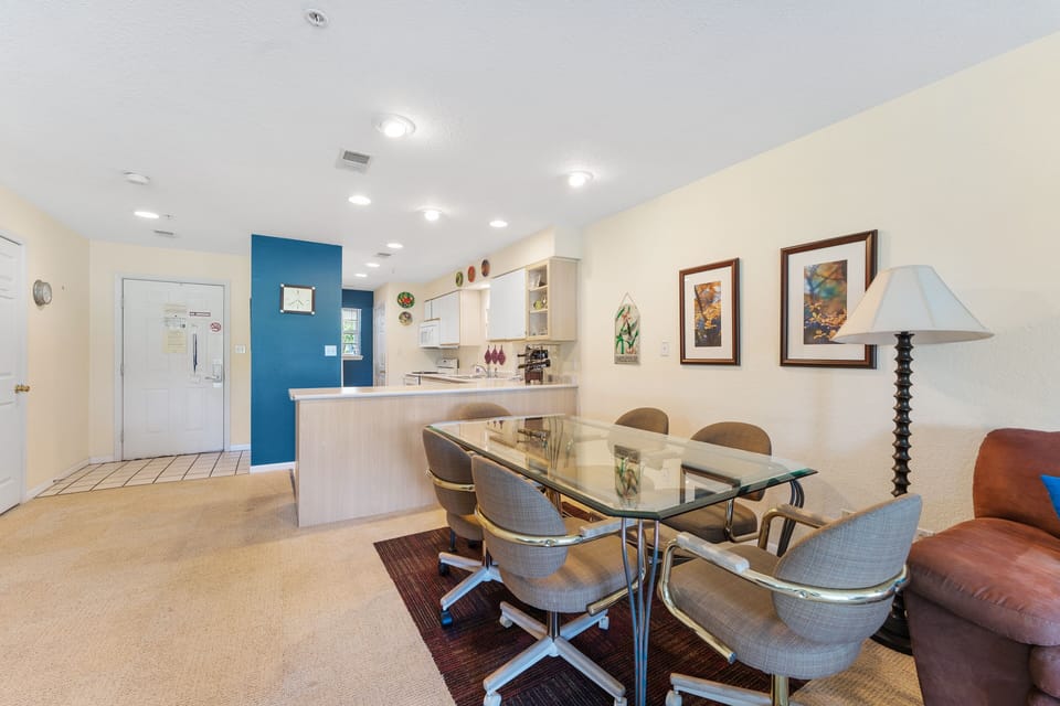 Condo, 2 Bedrooms | Dining