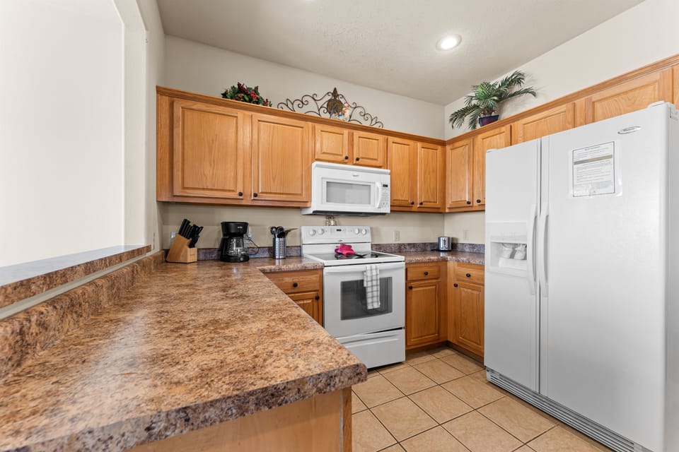 Villa, 3 Bedrooms | Private kitchen | Full-size fridge, microwave, oven, stovetop