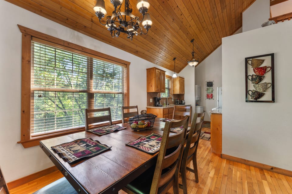Cottage, 2 Bedrooms | Dining