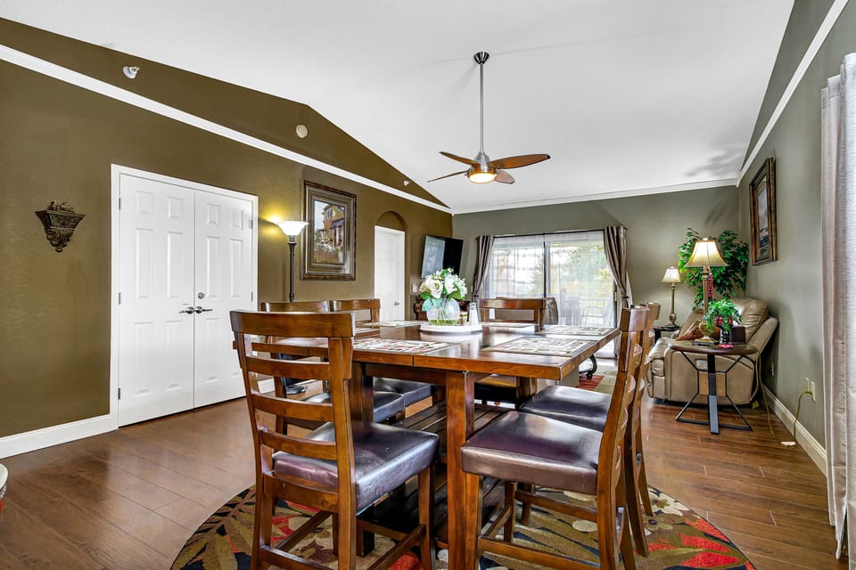 Condo, 2 Bedrooms | Dining