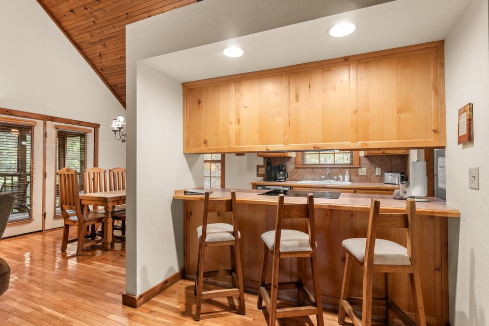 Cabin, 2 Bedrooms | Private kitchen | Fridge, microwave, oven, dishwasher