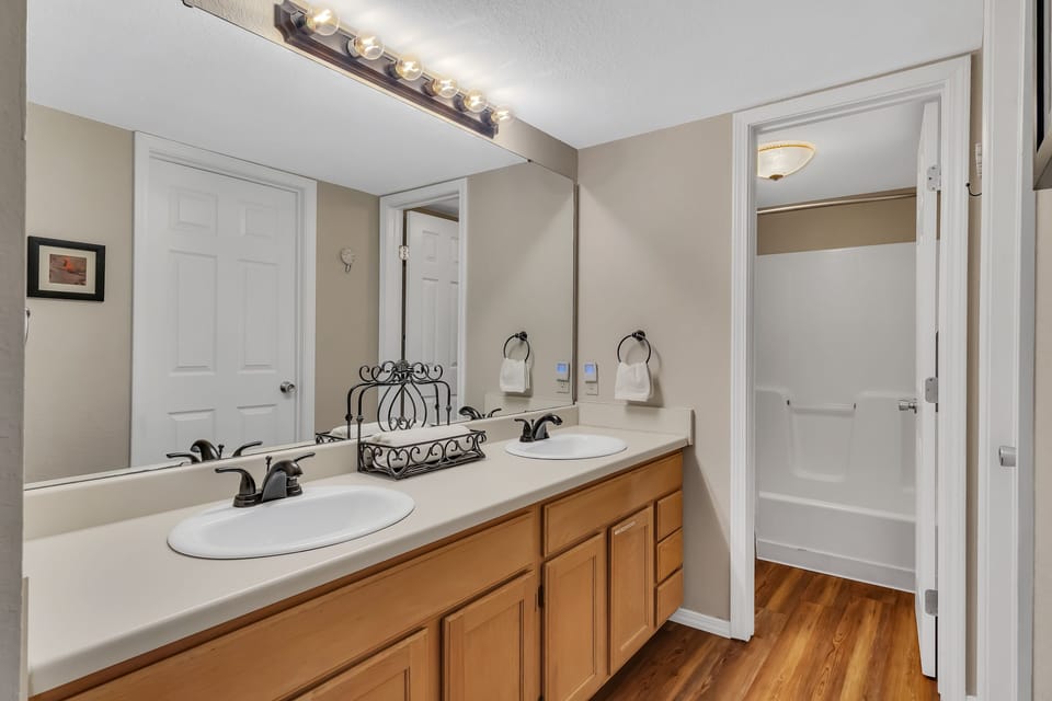 Tuscany On Taneycomo 2 Bedroom Condo by RedAwning Apartment in Branson