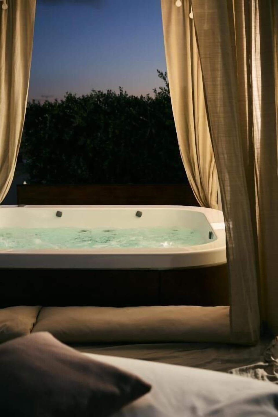 Jetted tub