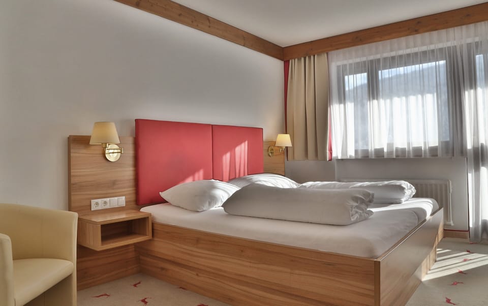 Standard Double Room | In-room safe, desk, free WiFi, bed sheets