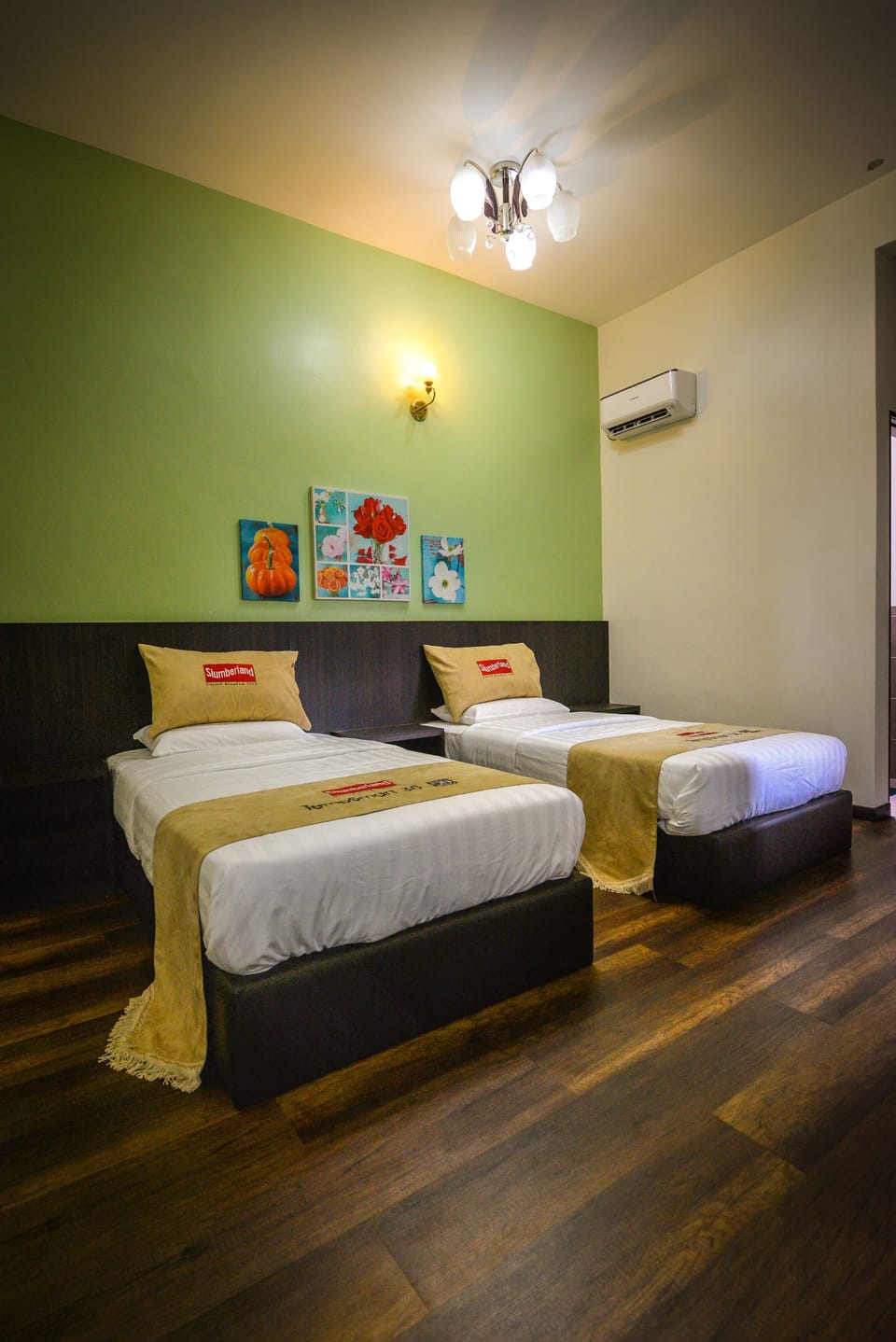 Basic Twin Room | Desk, iron/ironing board (on request), WiFi (free)