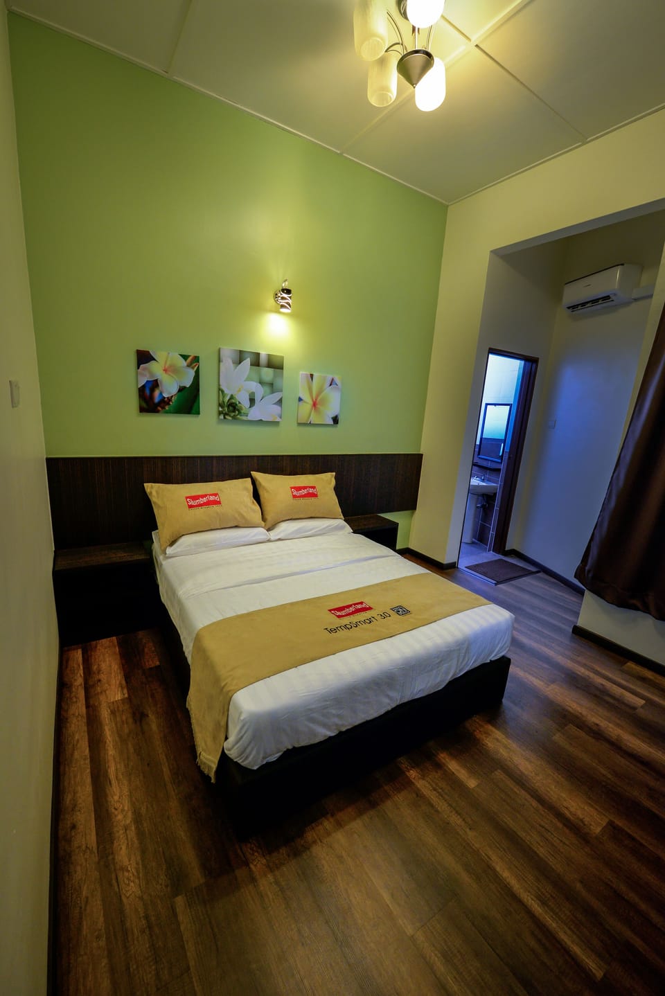 Basic Twin Room | Desk, iron/ironing board (on request), WiFi (free)