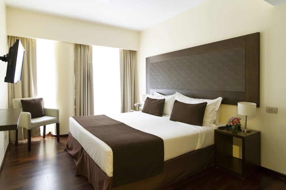 Down comforters, in-room safe, blackout drapes, cribs (free)