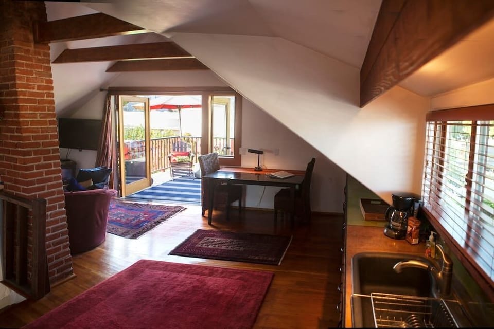 Looking from kitchen toward deck