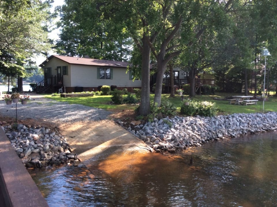 North view of home : ramp and shoreline