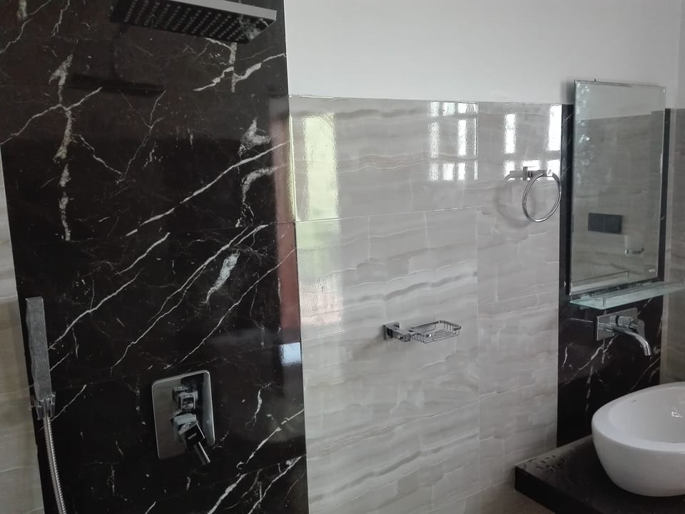 Standard Double or Twin Room, 1 Bedroom, Balcony, Garden Area | Bathroom | Shower, free toiletries, slippers, bidet