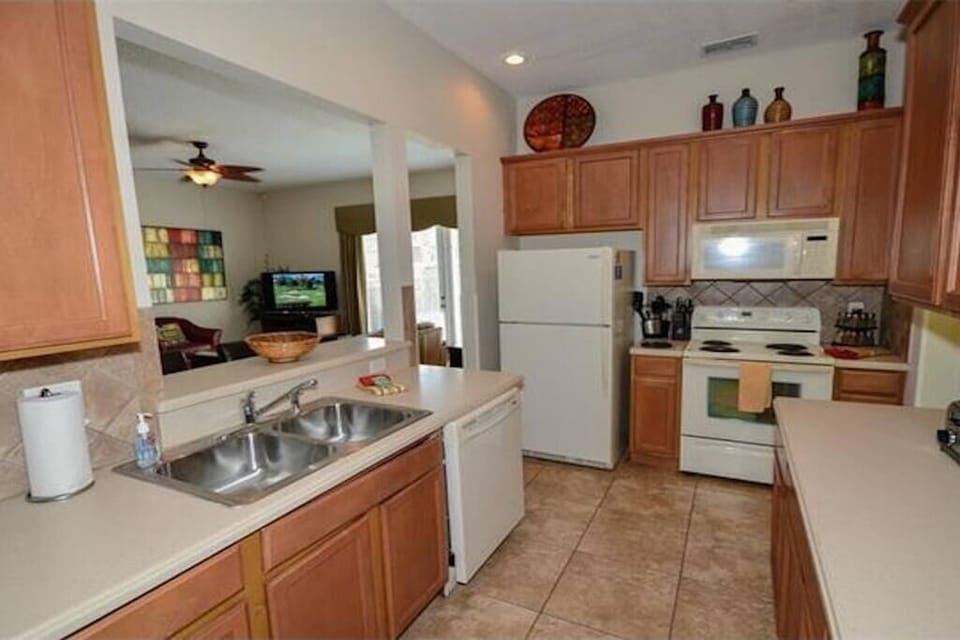 Fully equipped kitchen