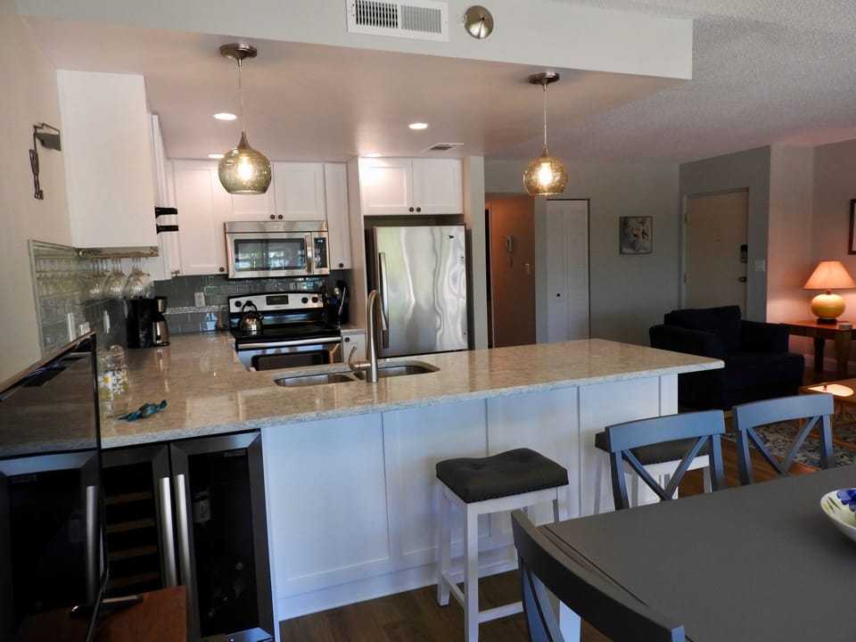 Kitchen/Wine Fridge