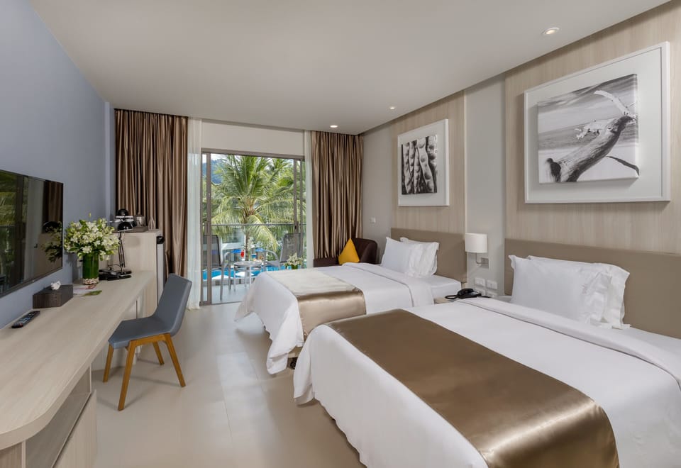 Deluxe Pool View (Beach Wing) | Hypo-allergenic bedding, in-room safe, desk, laptop workspace