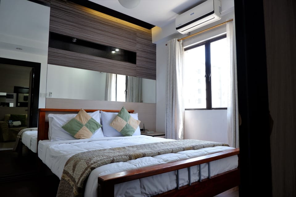 1 Bedroom Deluxe | Living area | LED TV