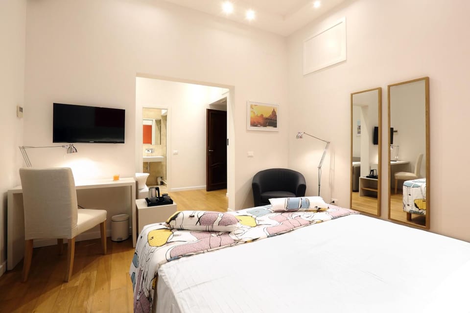 Classic Triple Room | In-room safe, individually furnished, desk, iron/ironing board