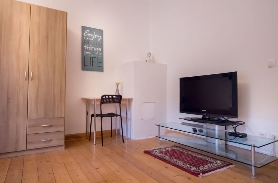 Basic Condo, 2 Bedrooms | Room amenity