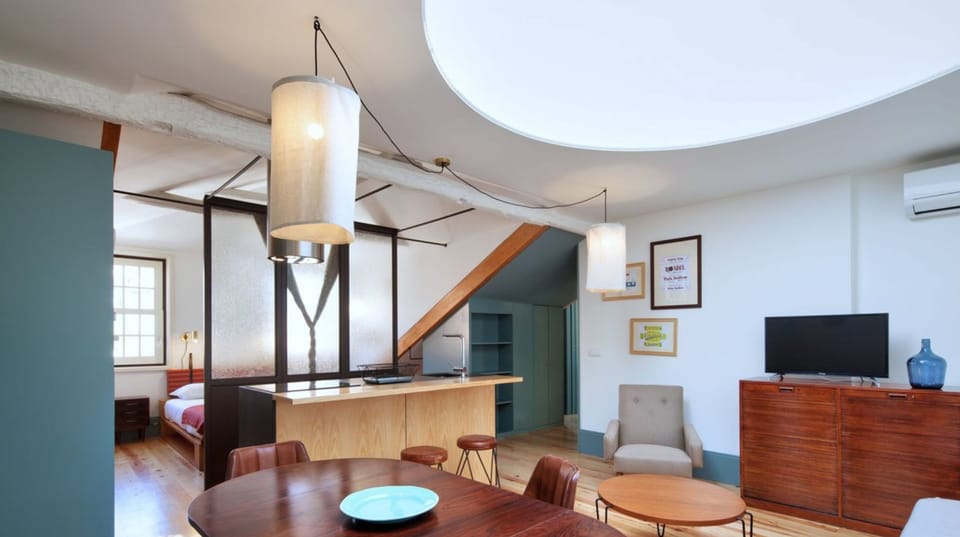 Deluxe Apartment, 1 Bedroom | Private kitchen | Fridge, microwave, oven, stovetop