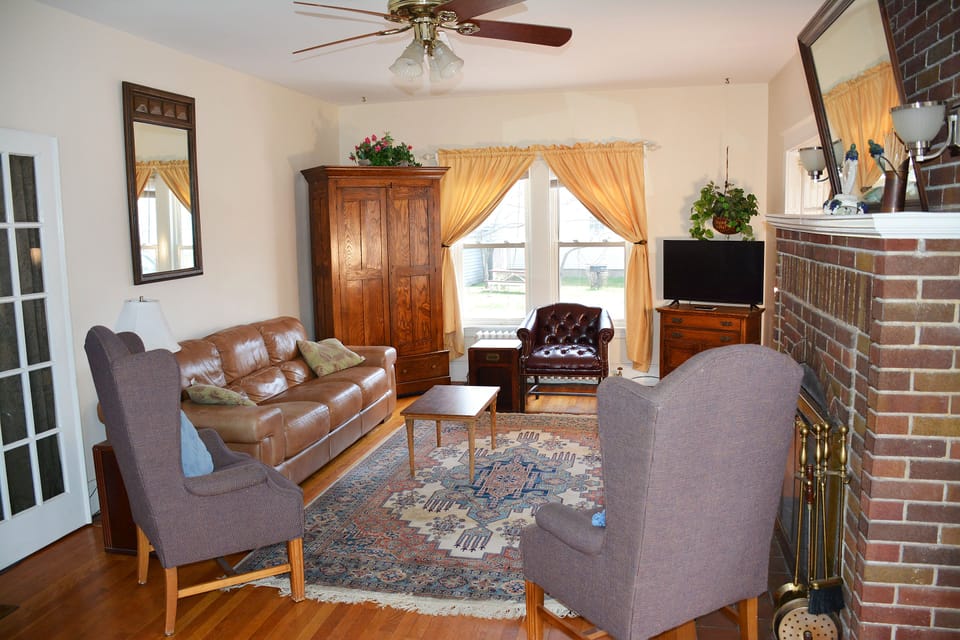 Beach House | Living room | 0-inch flat-screen TV with cable channels, TV