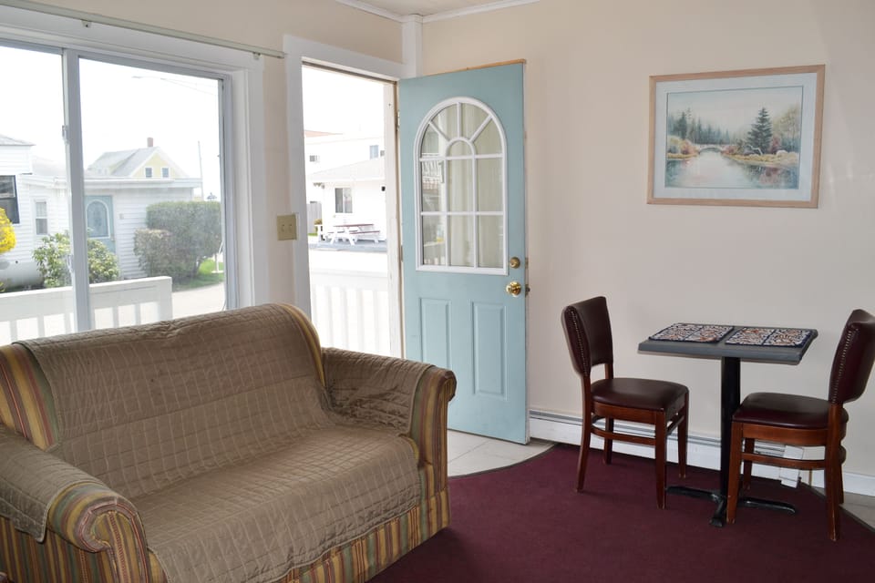 Basic Room (Pet Friendly) | Living area | 0-inch flat-screen TV with cable channels, TV