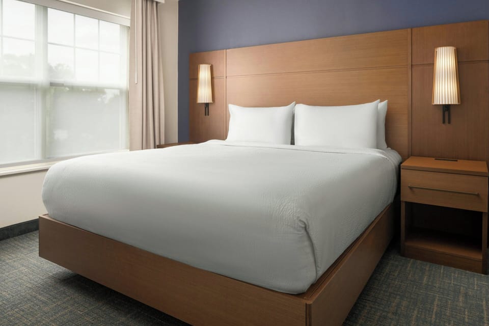 Premium bedding, in-room safe, desk, blackout drapes