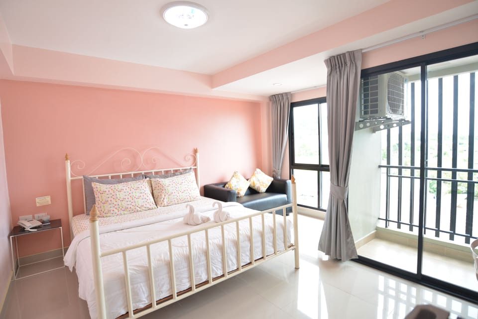 Deluxe Double Room, 1 Double Bed, Non Smoking, City View | Desk, rollaway beds