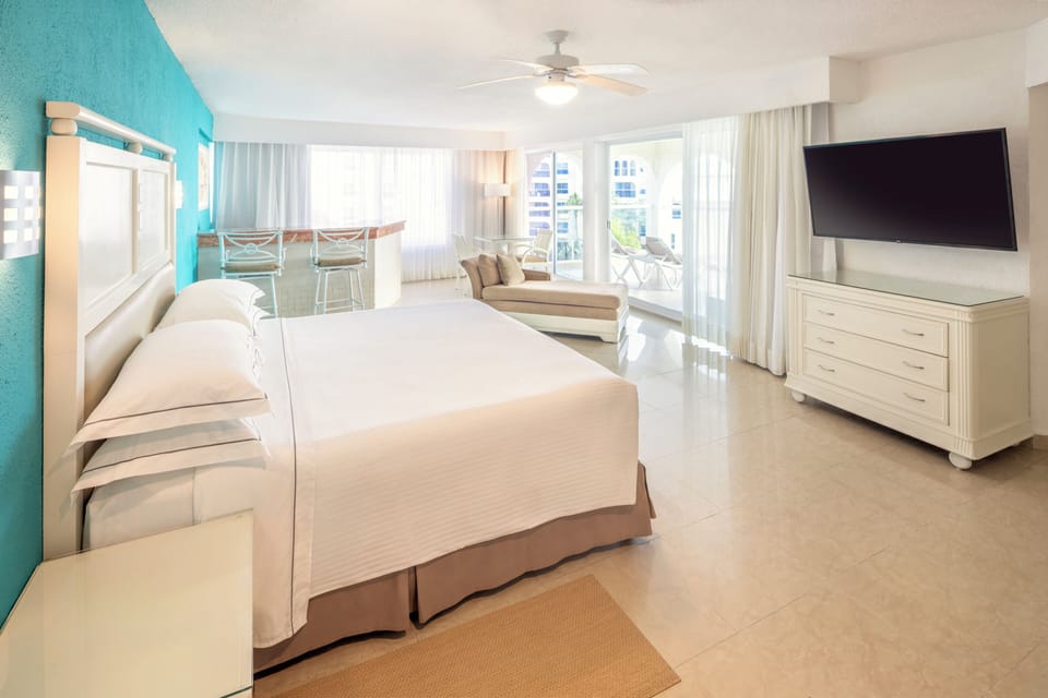 Junior Suite, Hot Tub, Ocean View | Free minibar, in-room safe, blackout drapes, iron/ironing board