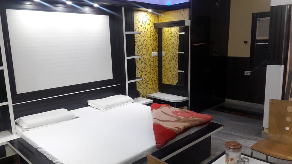 Exclusive Double Room, 1 Queen Bed, Accessible, Smoking | In-room safe, rollaway beds, free WiFi