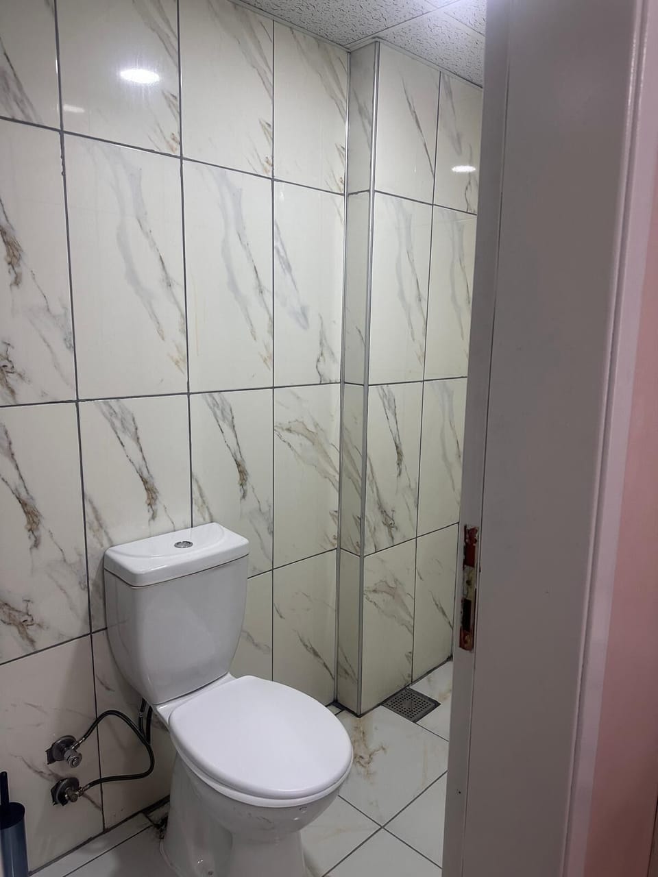 Standard Single Room | Bathroom | Shower, free toiletries, slippers, towels