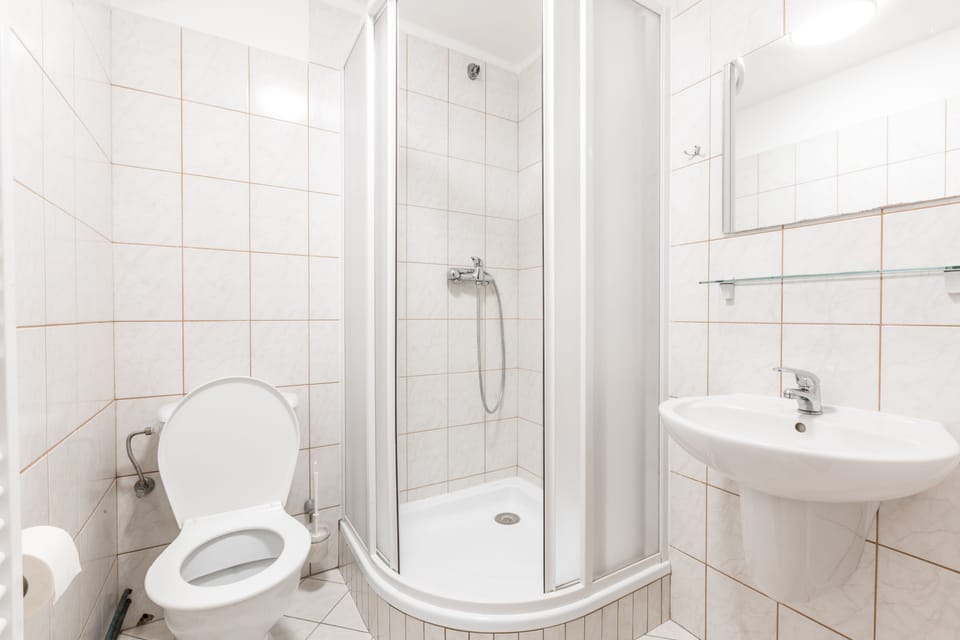 Comfort Apartment, 2 Bedrooms (  A5) | Bathroom | Free toiletries, hair dryer, towels