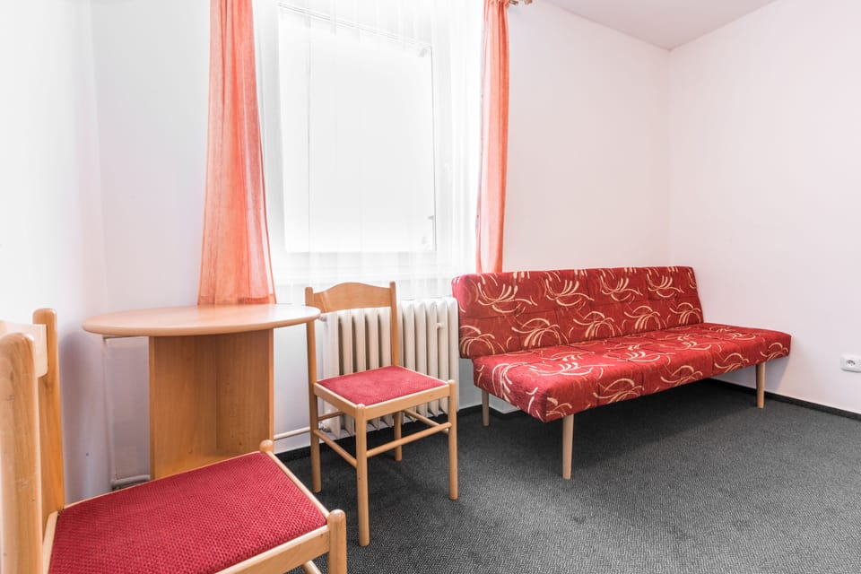 Free cribs/infant beds, rollaway beds, free WiFi, bed sheets