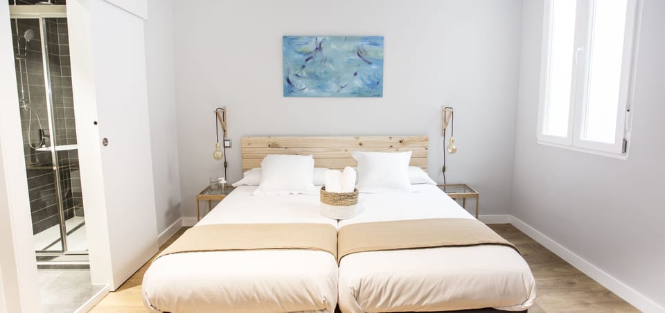 Quadruple Room | Desk, blackout drapes, free WiFi, bed sheets