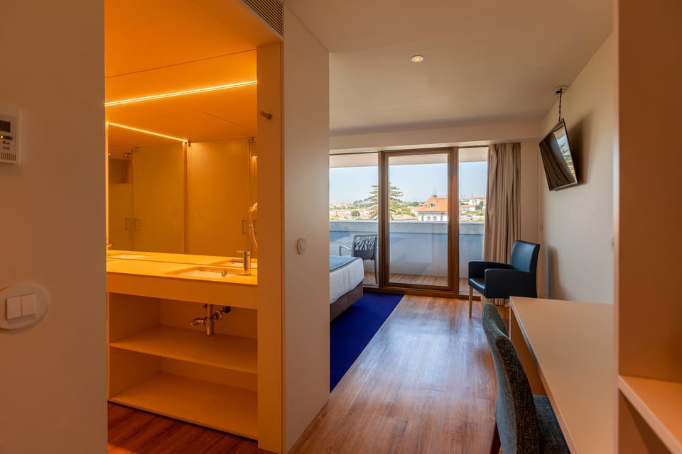 Premium Room | Bathroom | Shower, free toiletries, hair dryer, towels