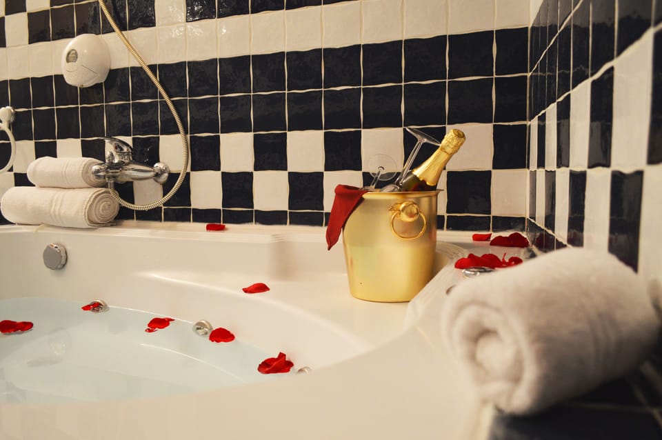 Superior Triple Room | Jetted tub