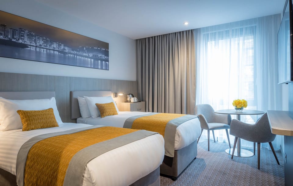 Deluxe Twin Room | Property amenity