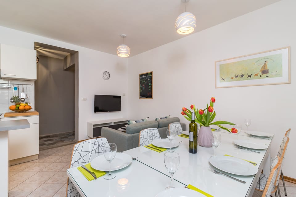 Dining area, living room
