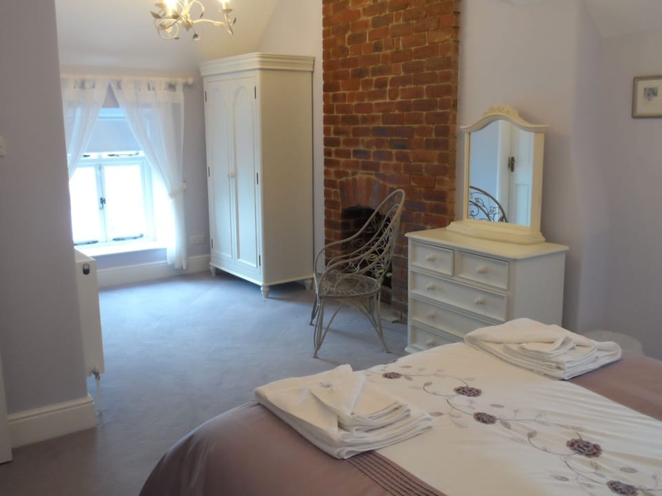Master bedroom 2