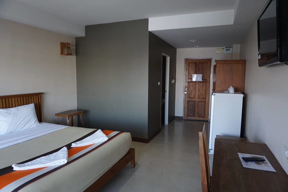Standard Double Room | Desk, soundproofing, free WiFi, bed sheets