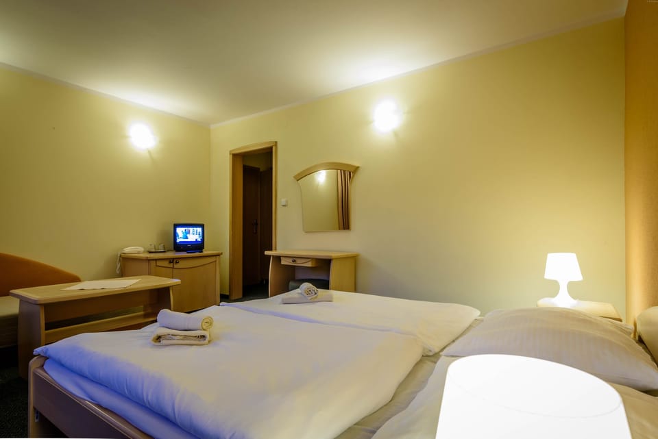 Comfort Double Room | In-room safe, blackout drapes, iron/ironing board, free wired internet