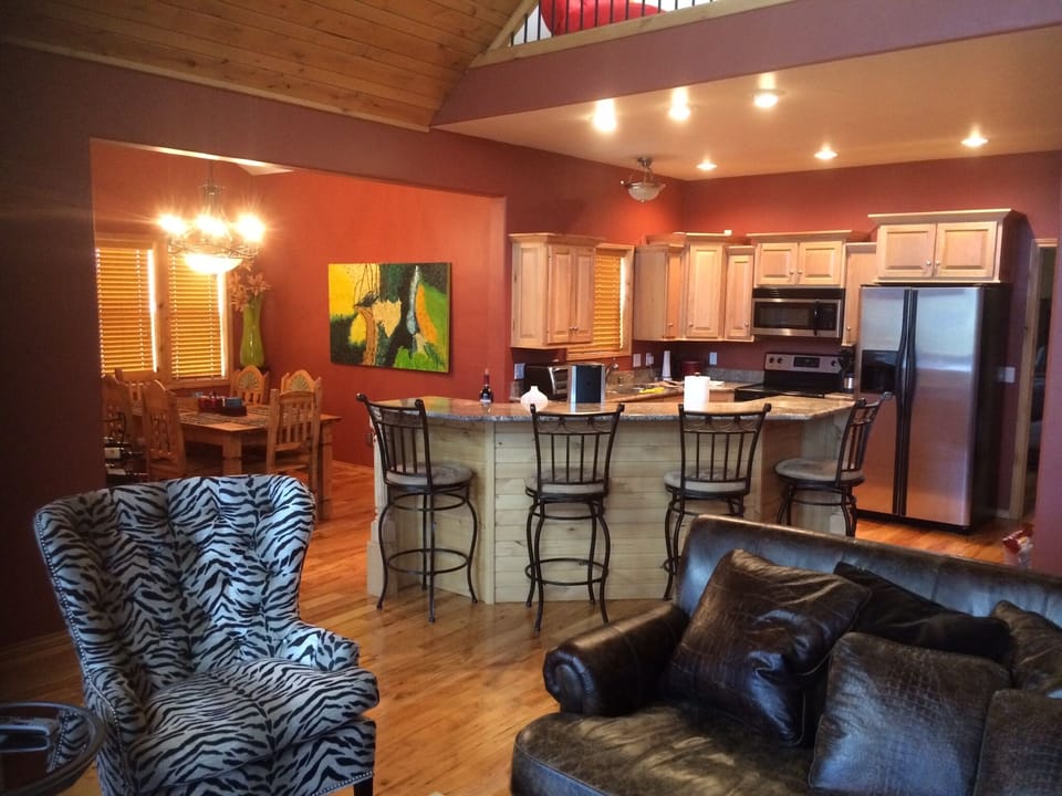 Fully stocked kitchen, stainless steel upgraded appliances