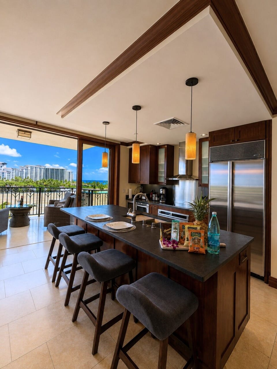 Outdoor Lanai opents to the kitchen