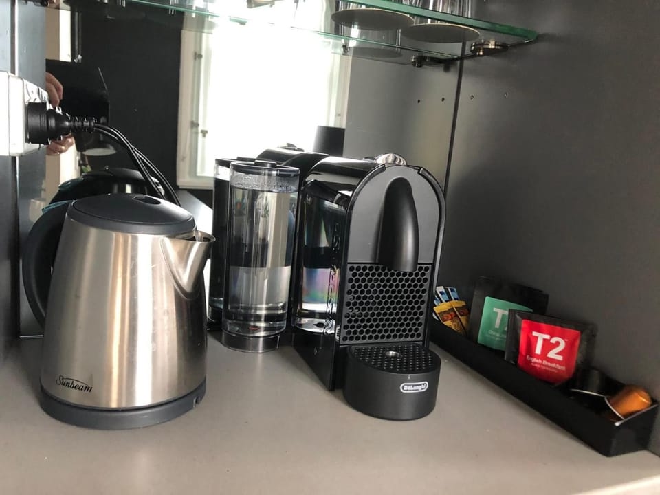 Espresso maker, coffee/tea maker, electric kettle