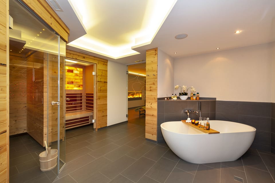 Aromatherapy, reflexology, Ayurvedic treatments, 3 treatment rooms