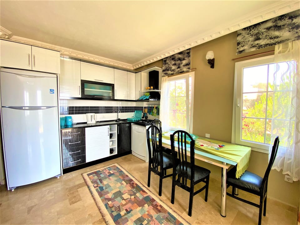 Senior Suite, 2 Bedrooms, Kitchen, Sea View | Private kitchen