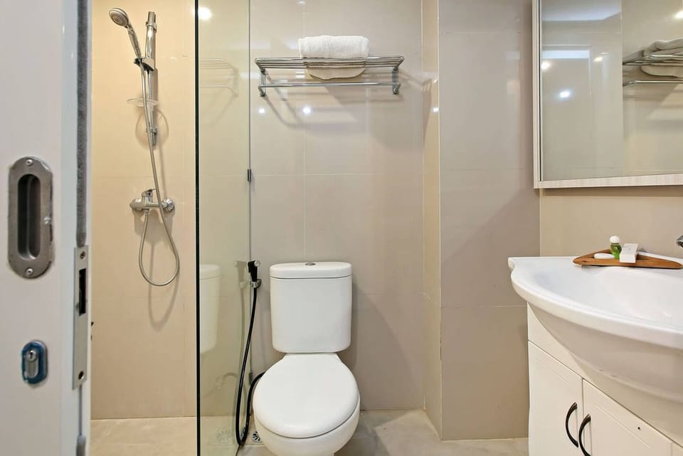 Standard Room | Bathroom | Shower, free toiletries, bidet, towels