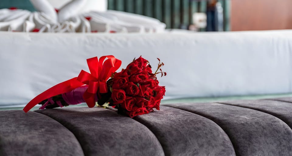 Honeymoon Suite, Sea View | 1 bedroom, minibar, in-room safe, desk