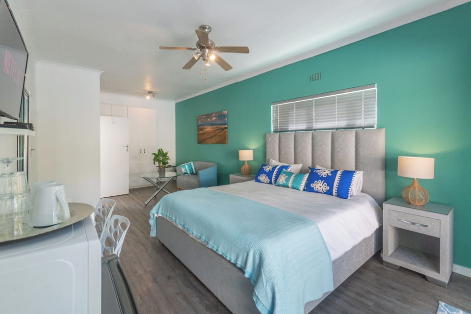 Luxury Double Room | Cribs (free), bed sheets